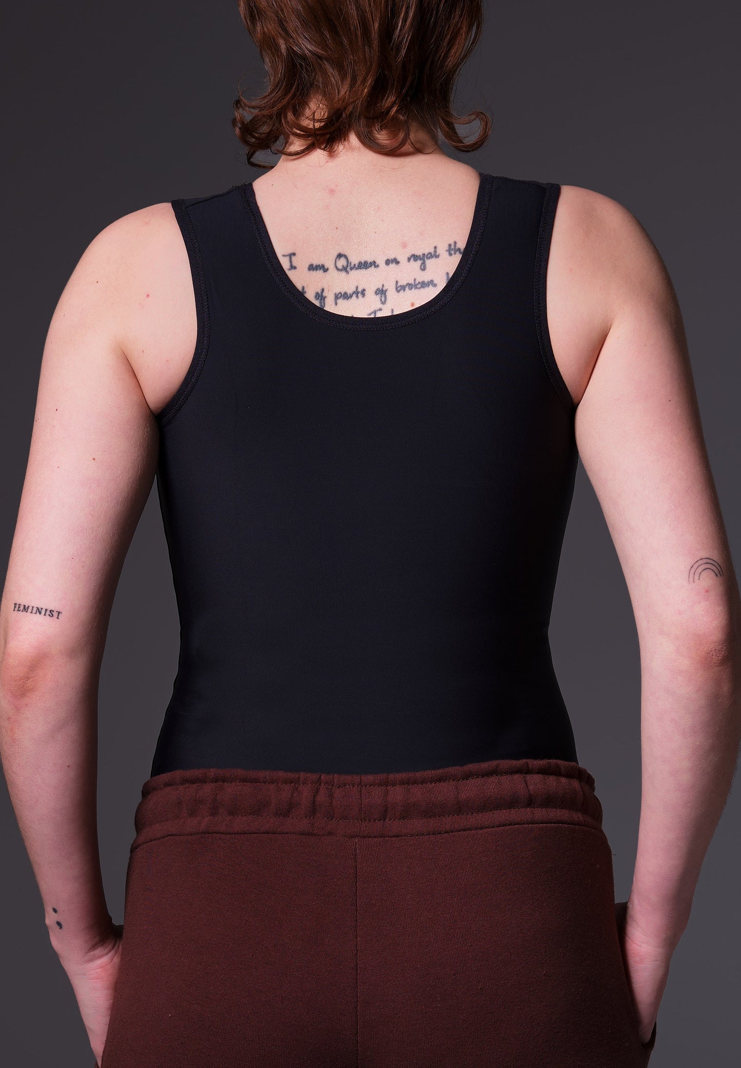 Singlet Binder Advanced black seen from the back on Lene