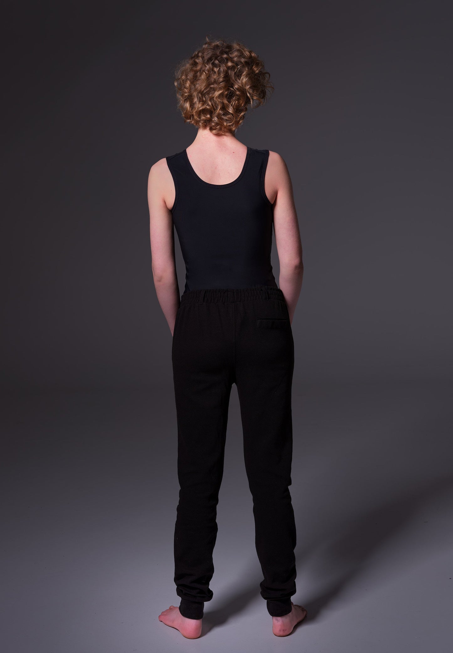 The back view of the Singlet Binder Advanced black worn by Lo