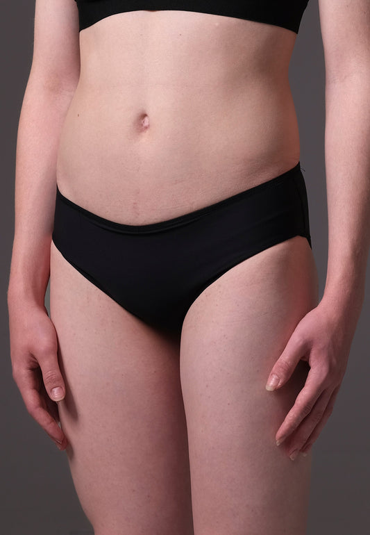 UNTAG MtF trans femme underwear tucking panties black extra strong model side front zoom
