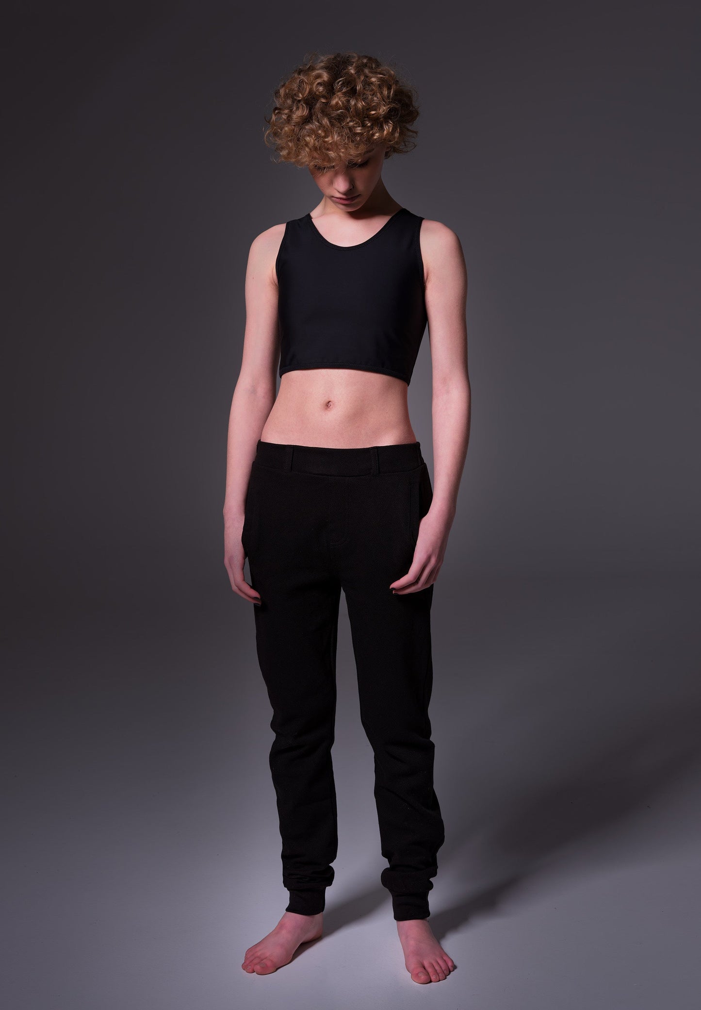 Gym Binder black front view on model Lo